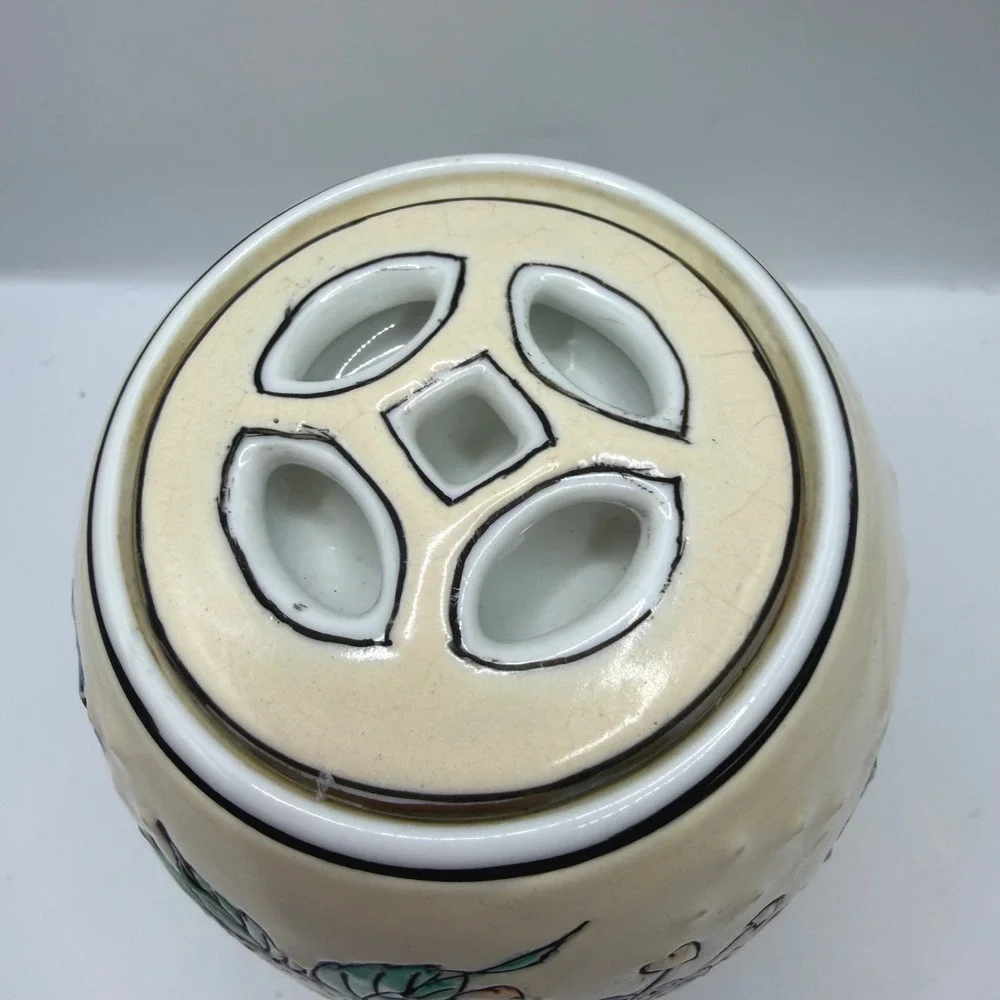 Vintage‎ Macau Hand Painted Porcelain Ginger Jar Floral Chinoiserie Decorative